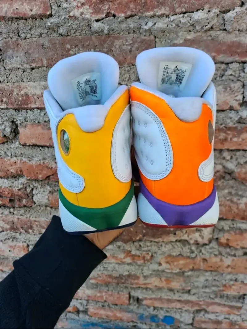 Zapatillas Jordan Original blancas con detalles c - 6
