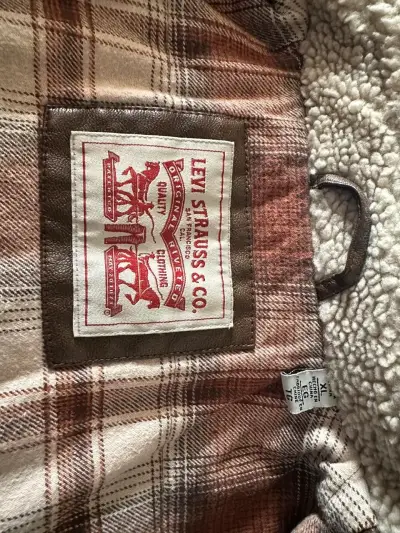 Chaqueta Levi's café tipo aviador - miniatura 4