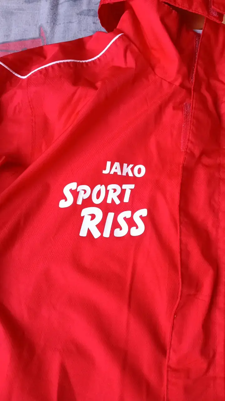 Chaqueta deportiva roja Jako con capucha - 2