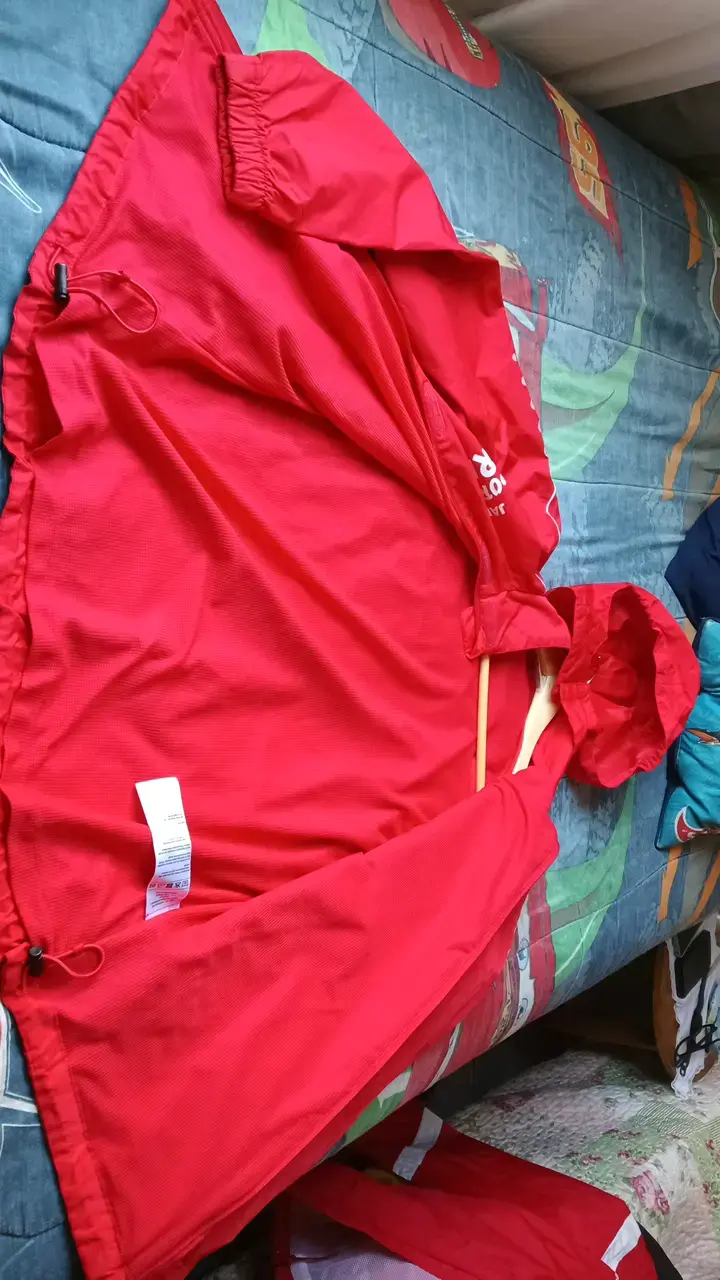 Chaqueta deportiva roja Jako con capucha - 3