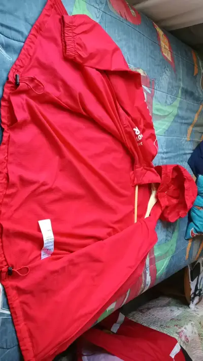 Chaqueta deportiva roja Jako con capucha - miniatura 3