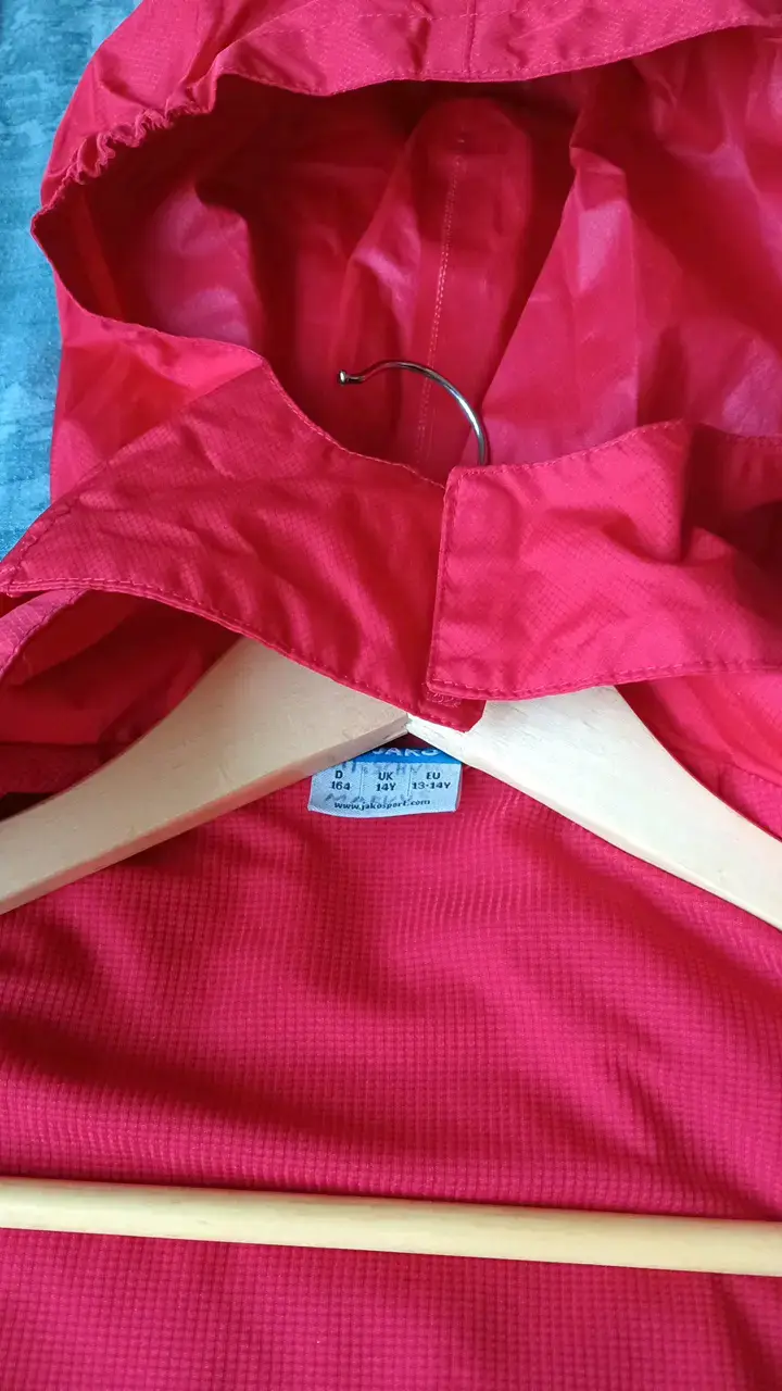 Chaqueta deportiva roja Jako con capucha - 4