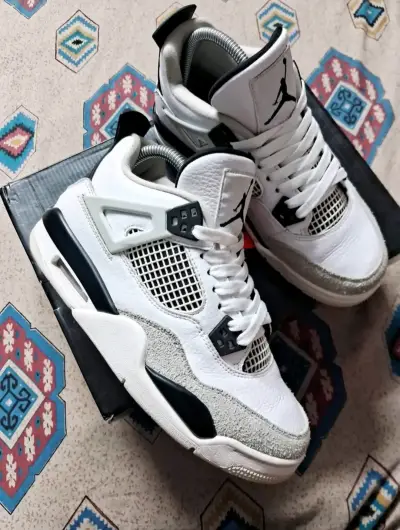 Zapatillas blancas Air Jordan retro 4 originales - miniatura 1
