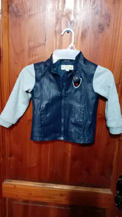 Chaqueta infantil azul con mangas grises - miniatura 1