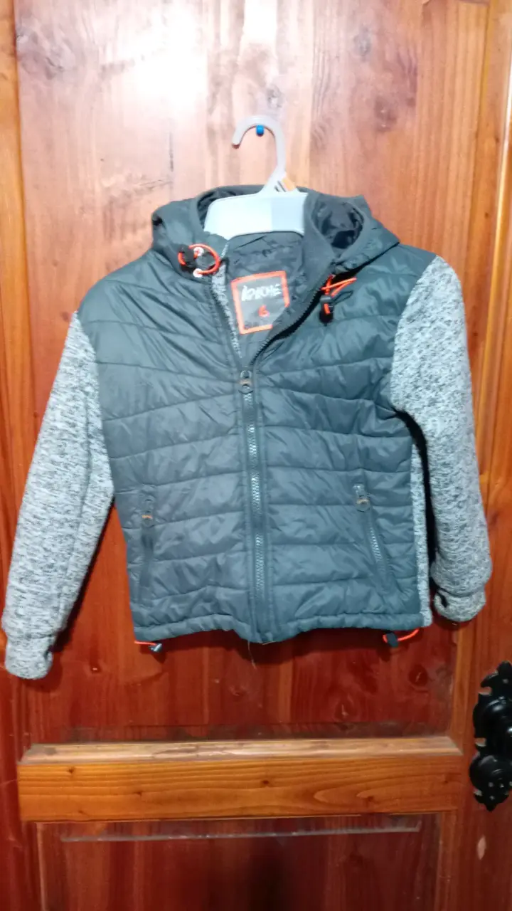 Chaqueta para niño con capucha y mangas grises - 1