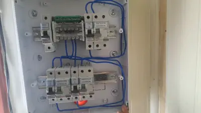 Trabajos mantenciones y reparaciones electricas - miniatura 3