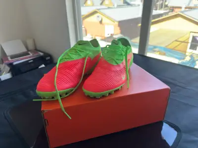 Zapatillas de fútbol Nike Phantom verde y rojo - miniatura 2