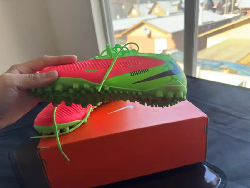 Zapatillas de fútbol Nike Phantom verde y rojo - 3