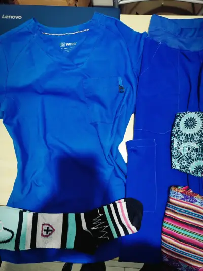 Uniforme médico azul (rey) para mujer - miniatura 2