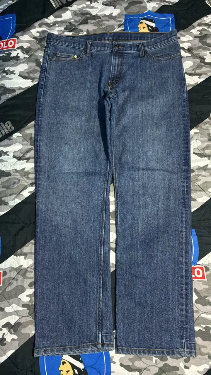 Jeans de mezclilla azul para hombre en buen estado