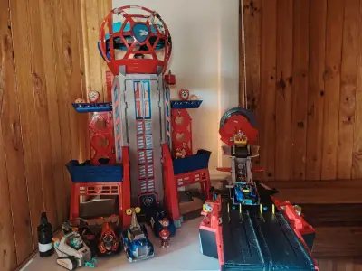 Set de juego Patrulla Canina con vehículos y torre - miniatura 1
