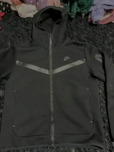 Polerón Nike tech negro con capucha y cierre - miniatura 2