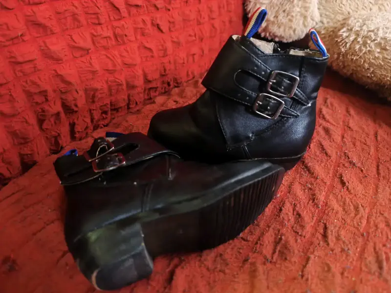 Botines negros de cuero para niños con hebillas - 3