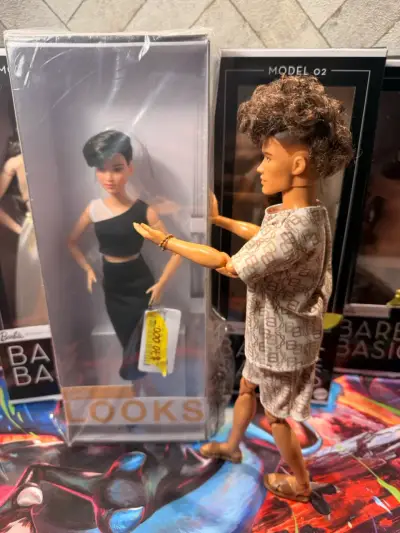 Muñeca Barbie Looks 03 en caja original - miniatura 4