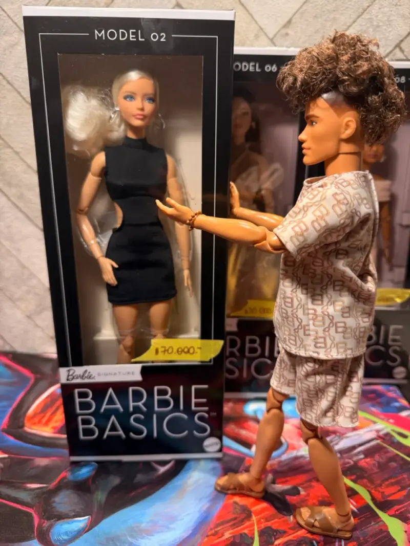 Muñeca Barbie Basics Modelo 02 en Vestido Negro - 1