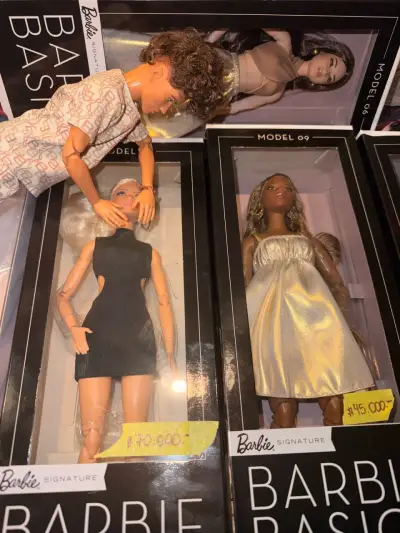 Muñeca Barbie Basics Modelo 02 en Vestido Negro - miniatura 4