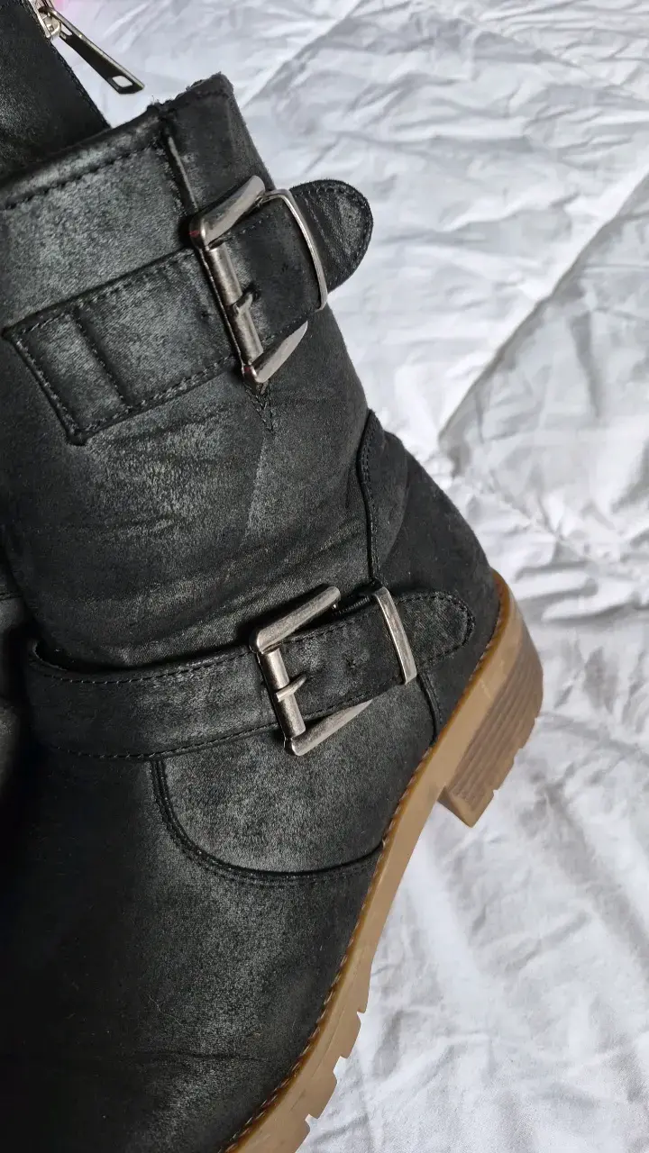 Botas negras con hebillas talla 39 - 4