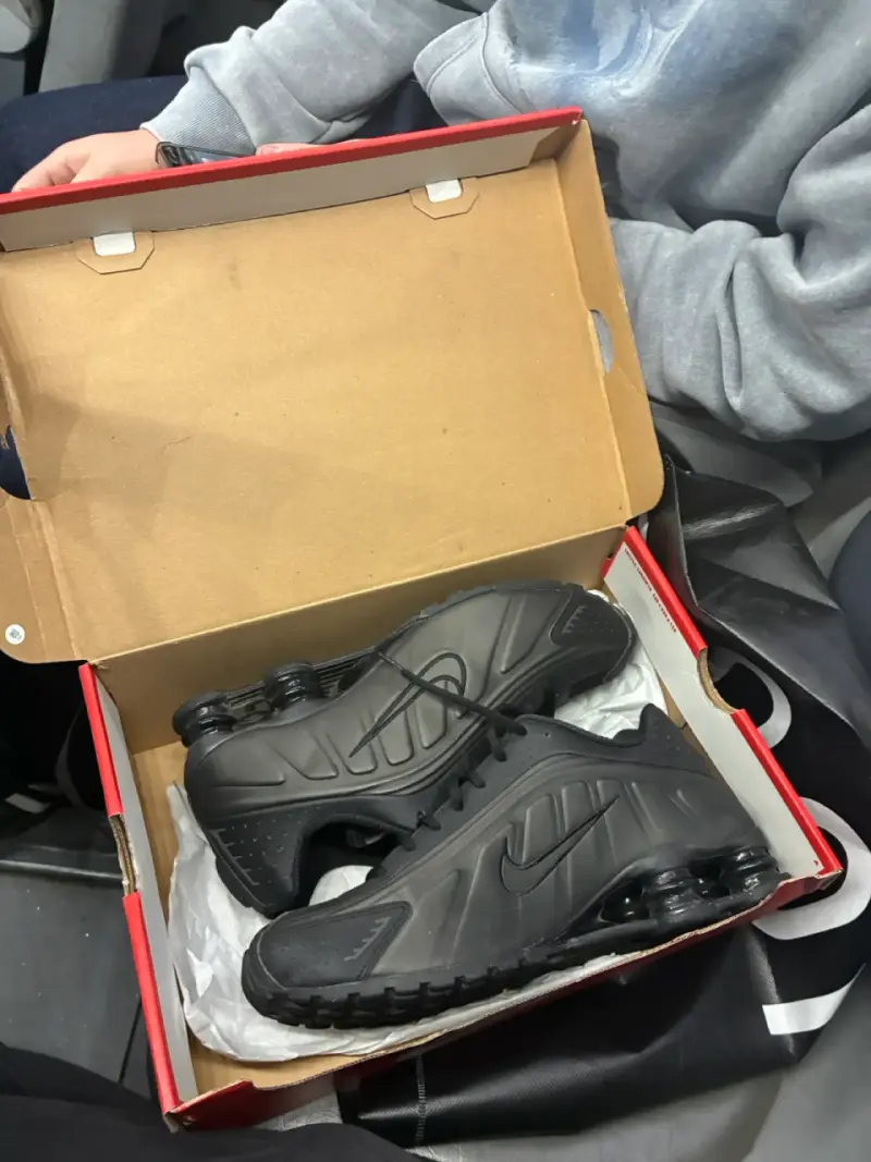 Nike Shox R4 Triple Black - 1