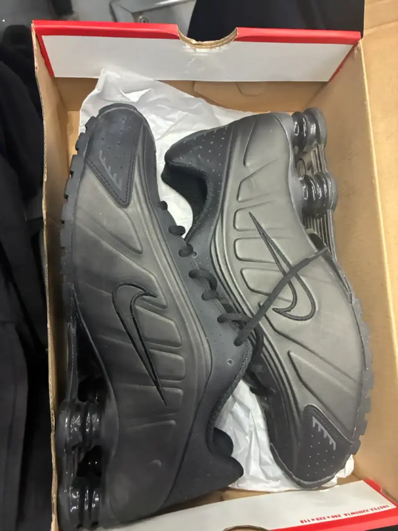 Nike Shox R4 Triple Black - 2