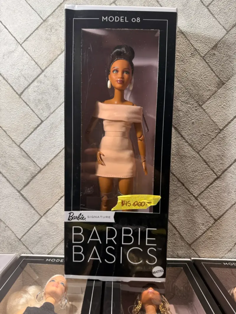 Muñeca Barbie Basics Modelo 08 en caja original - 1