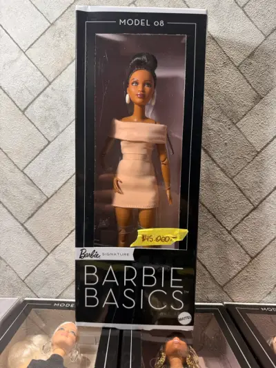 Muñeca Barbie Basics Modelo 08 en caja original - miniatura 1