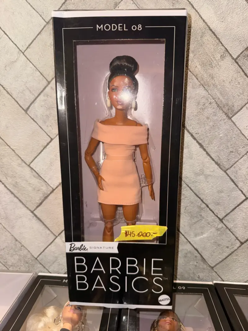 Muñeca Barbie Basics Modelo 08 en caja original - 2