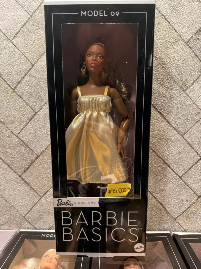 Muñeca Barbie Basics Modelo 09 Edición Especial - 2