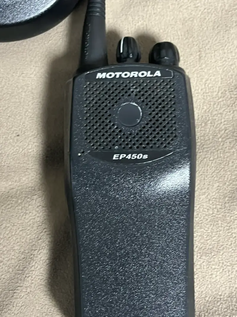 Radios Motorola EP450s con cargador - 4