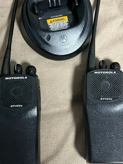 Radios Motorola EP450s con cargador - miniatura 5