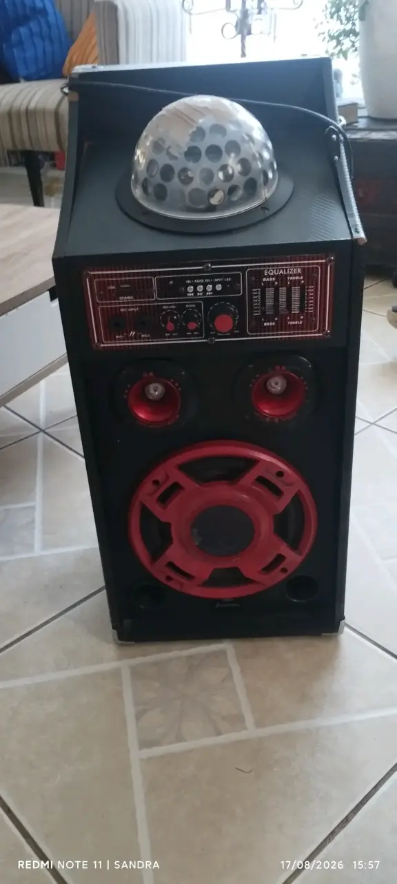 Parlante con luces y ecualizador