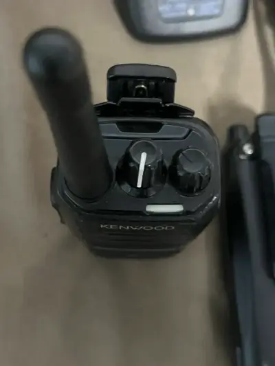 Radios portátiles Kenwood UHF NX-1300AK2 con cargador - miniatura 5