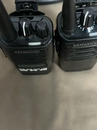 Radios portátiles Kenwood UHF NX-1300AK2 con cargador - miniatura 6