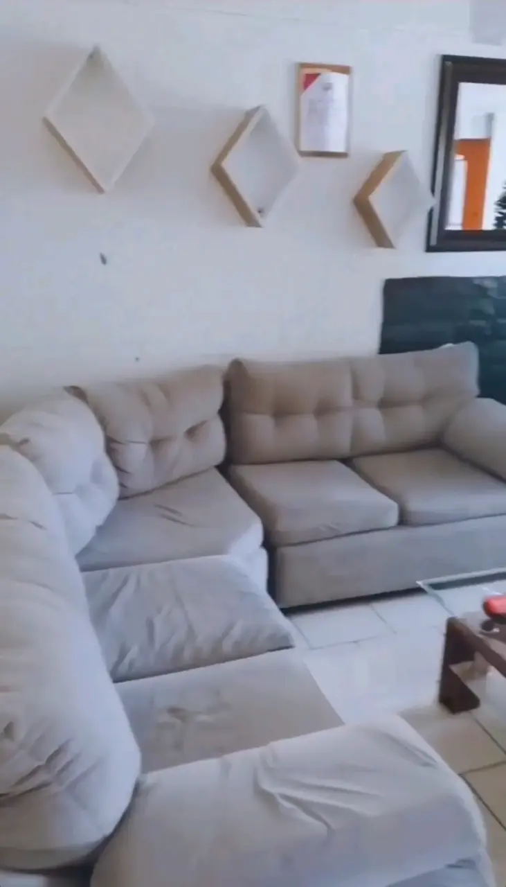Sofá seccional gris en buen estado