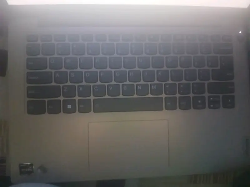Notebook con Windows 11 en buen estado - 1