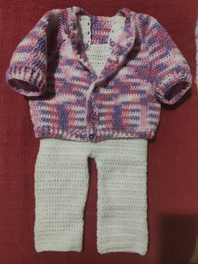 Conjunto tejido para bebé en colores pastel - miniatura 1