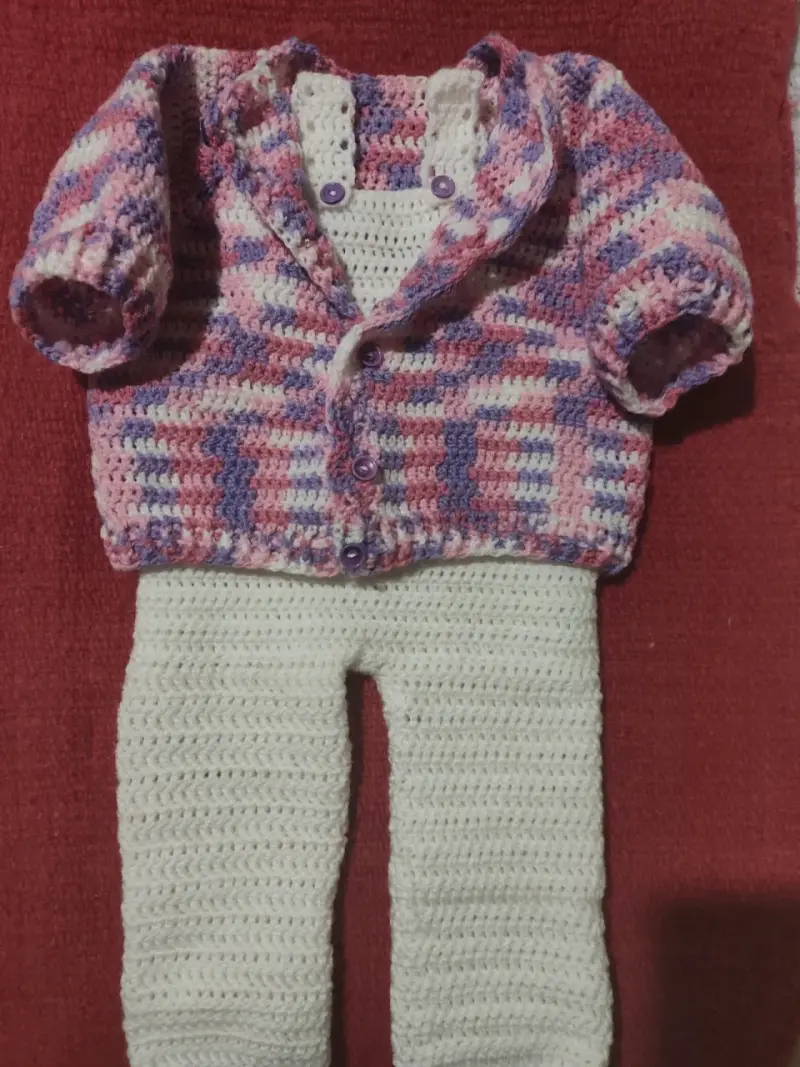 Conjunto tejido para bebé en colores pastel - 2