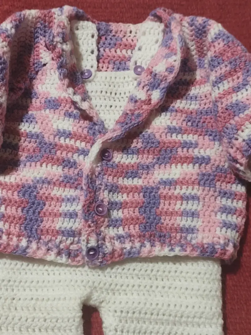 Conjunto tejido para bebé en colores pastel - 3