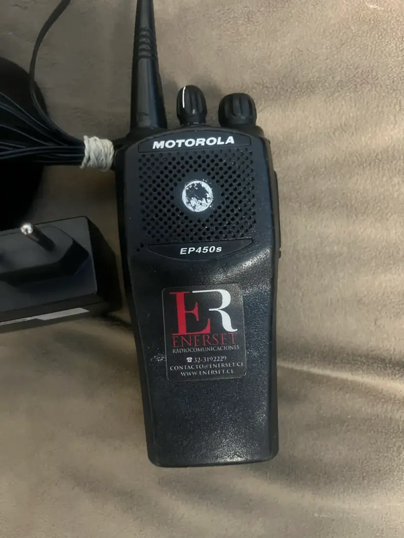 Radio Motorola EP450s con cargador - 2
