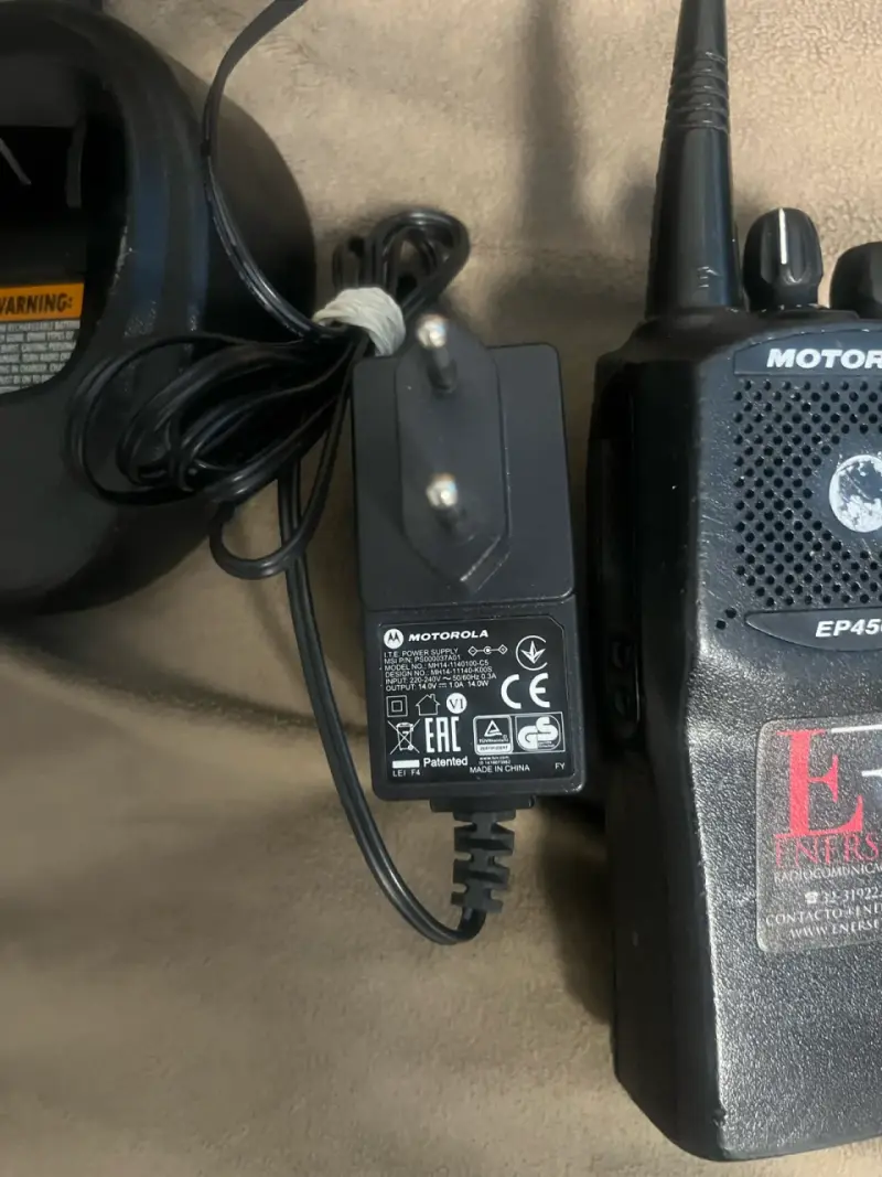 Radio Motorola EP450s con cargador - 3