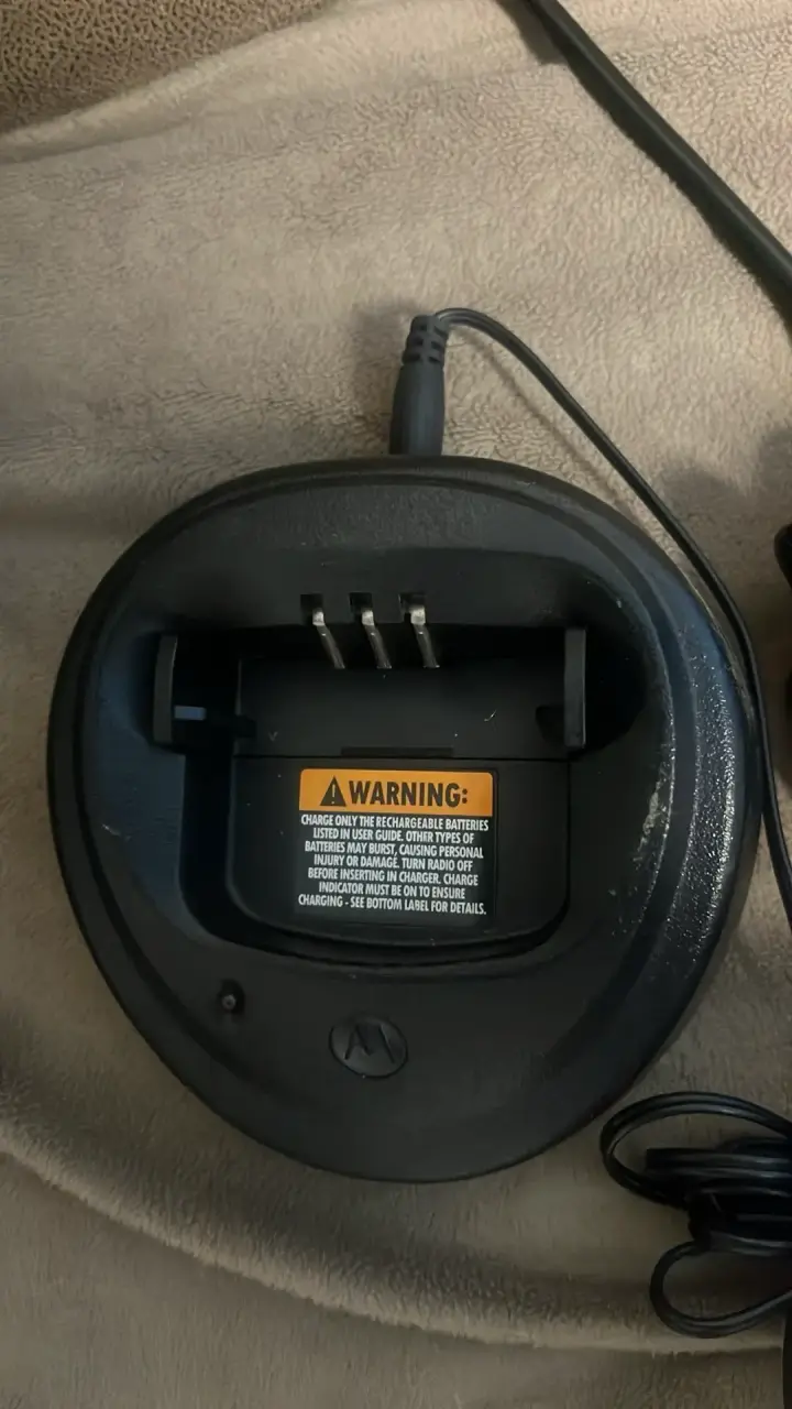 Radio Motorola EP450s con cargador - 4