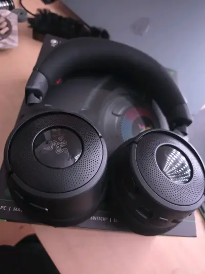 Auriculares Razer Kraken V4 - miniatura 3