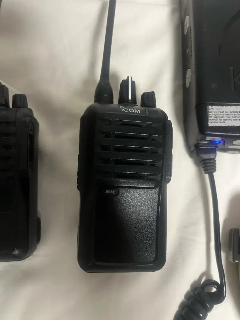 Radio Comunicador Kenwood con Micrófono Icom - 5