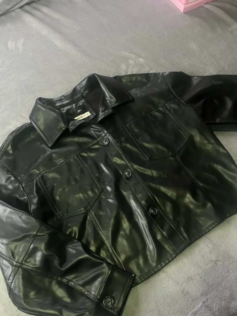Chaqueta de cuero sintético negra para mujer - 1