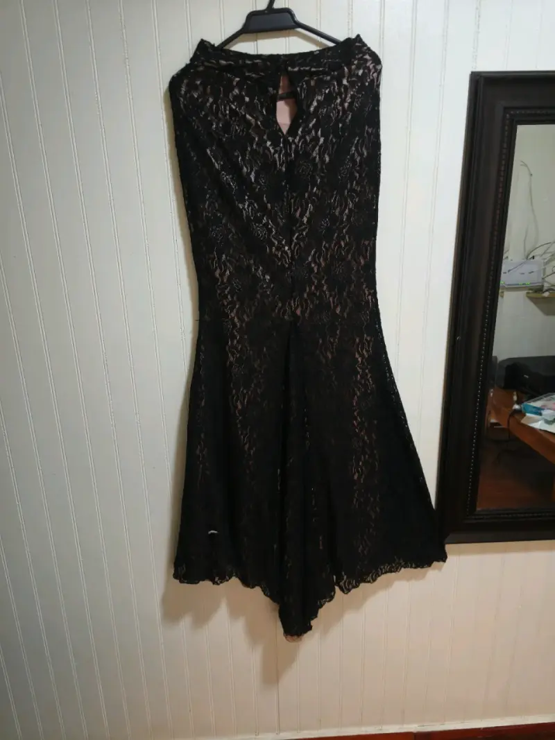 Vestido de encaje negro elegante con top a juego - 1