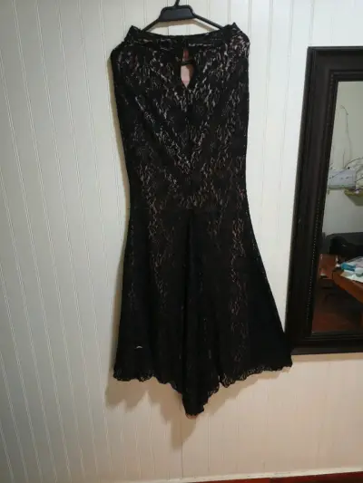Vestido de encaje negro elegante con top a juego - miniatura 1