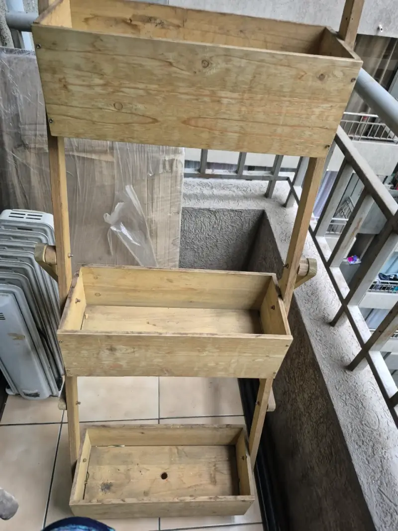 Estantería de madera para jardín o balcón