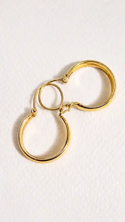 Aros de oro minimalistas con diseño elegante - miniatura 1