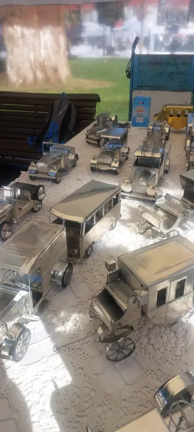 Colección de Autos en Miniatura de Metal - miniatura 3