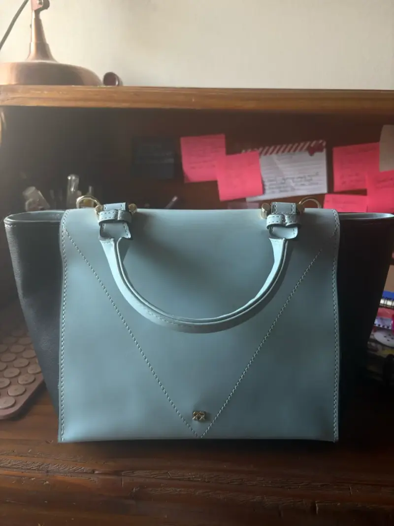 Cartera celeste azul y negra Gunas New York - 1
