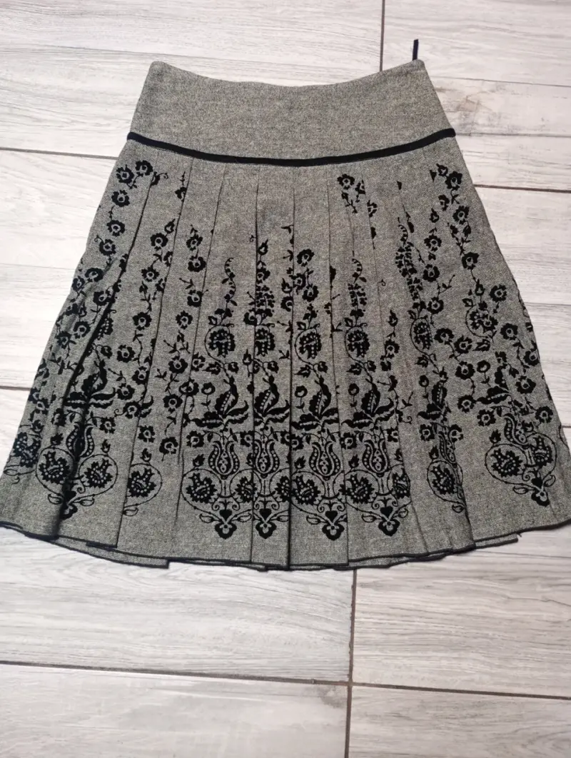 Falda plisada gris con diseño floral Esprit - 1